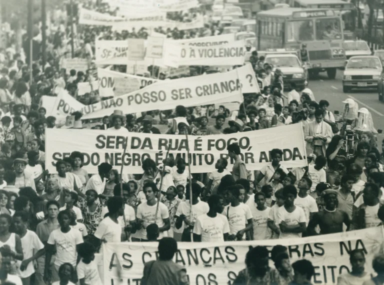 ECA, LDB e seu efeito na Educação Popular 1 Manifestação Pelos Direitos Da Infância E Da Juventude Nos Anos 1980.
