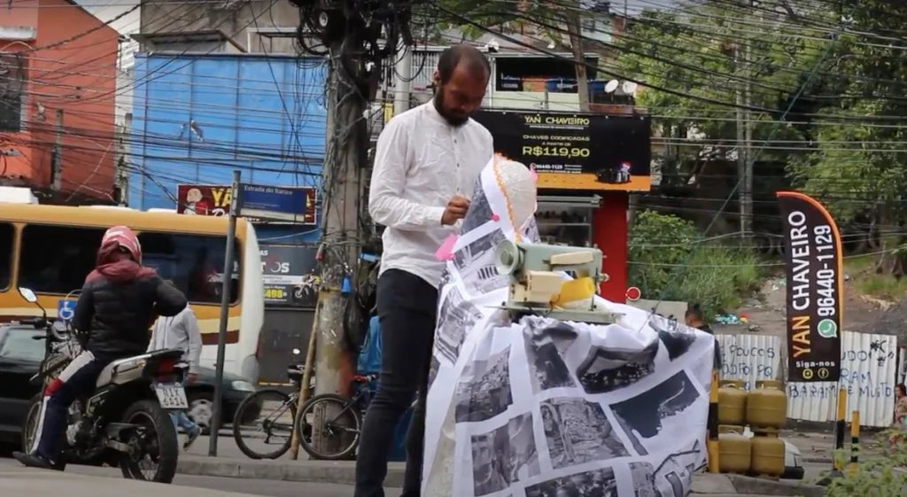 Costureira + varal - instalação - foto