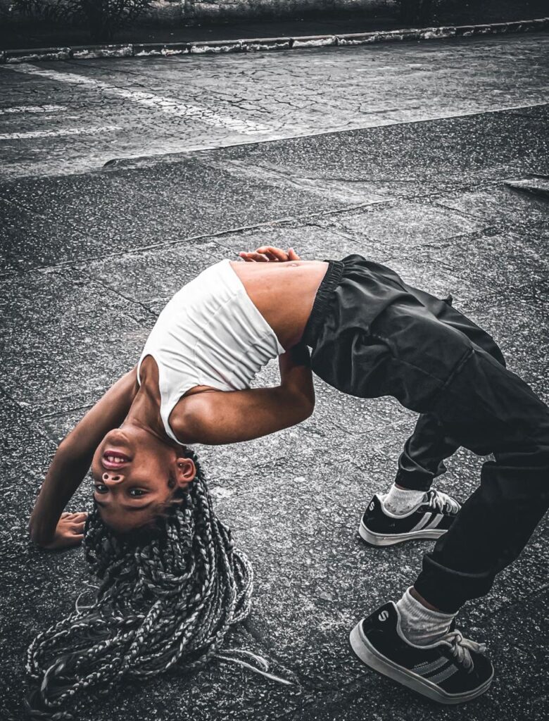  Arte: Isis Magalhães Em Movimento De Dança Urbana