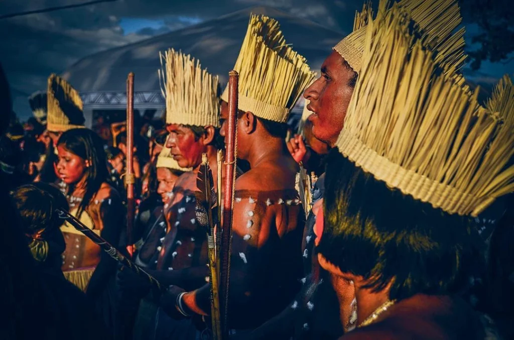 Há futuro sem os povos originários? 3 Violência Contra Os Povos Originários No Brasil. Fotografia Do Povo Akwē Xerente No Tocantins, Brasil Por Edgar Kanaykõ Xakriabá